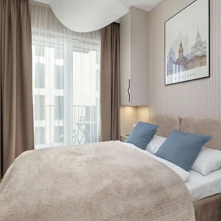 Beige By The River In With Balcony By Renters *