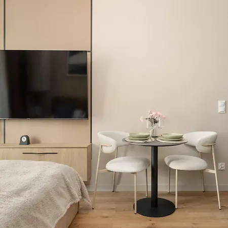 Beige By The River In With Balcony By Renters Διαμέρισμα