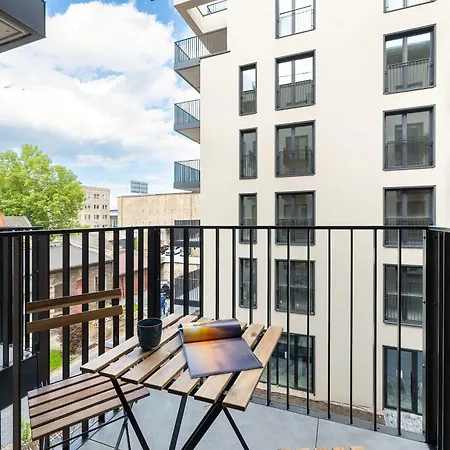 Beige By The River In With Balcony By Renters * Στσέτσιν