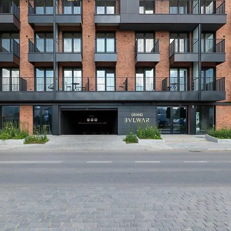 Beige By The River In With Balcony By Renters *